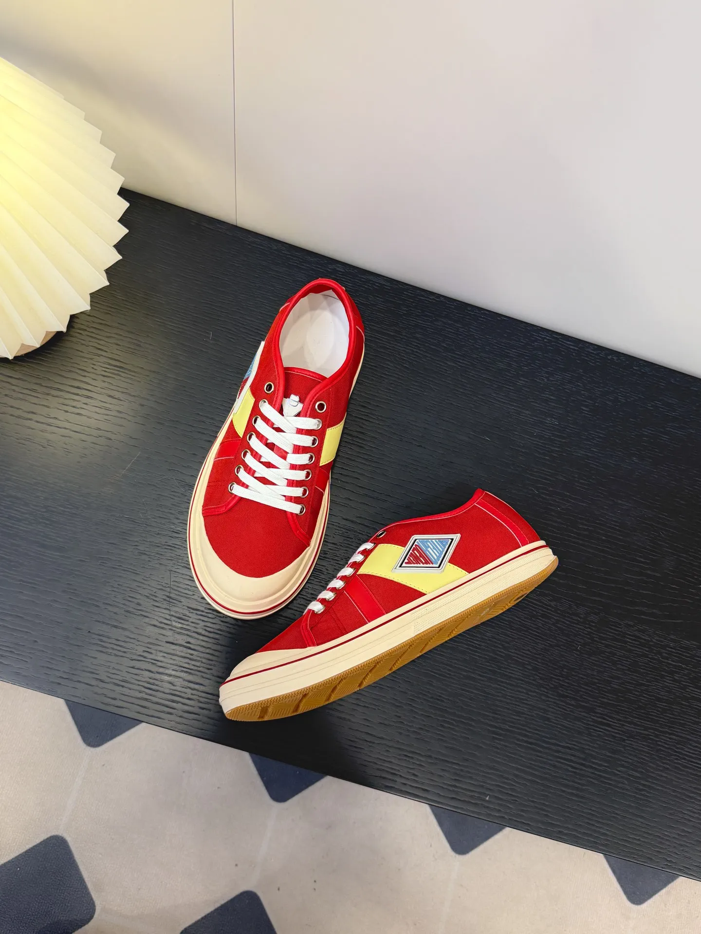 👟👟Ex-factory price 460👟👟 (Men's size +1️⃣0️⃣) BVOrbit's latest 2025 catwalk model, developed 1:1 from the original board, classic color matching elements! This is the biggest highlight of this shoe, eye-catching but not exaggerated design, super cool for daily use, super versatile whether paired with pants, sweaters or skirts, looks good no matter how you wear it, the more you look at it, the more you like it ❗️ Outsole: Original outsole color: 5 colors code number: female 35-40 male 39-44